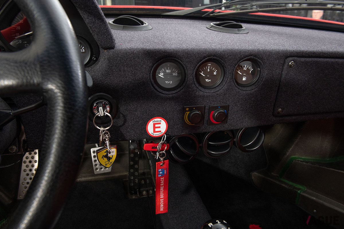 2024年5月に開催されるオークションに登場するフェラーリ「F40」のインテリア Darin Schnabel ©2024 Courtesy of RM Sotheby's