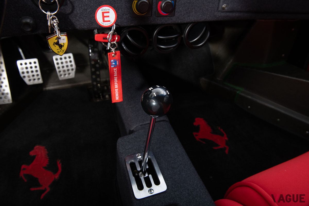 2024年5月に開催されるオークションに登場するフェラーリ「F40」のインテリア Darin Schnabel ©2024 Courtesy of RM Sotheby's