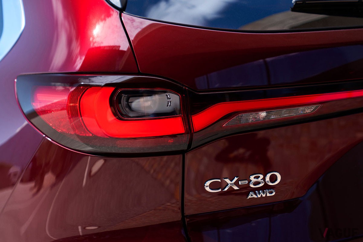 欧州マツダが世界初公開した3列シートを備えた新型クロスオーバーSUV「CX-80」