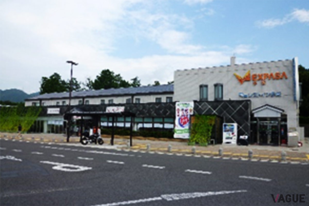 パーキング内にはコンビにも完備