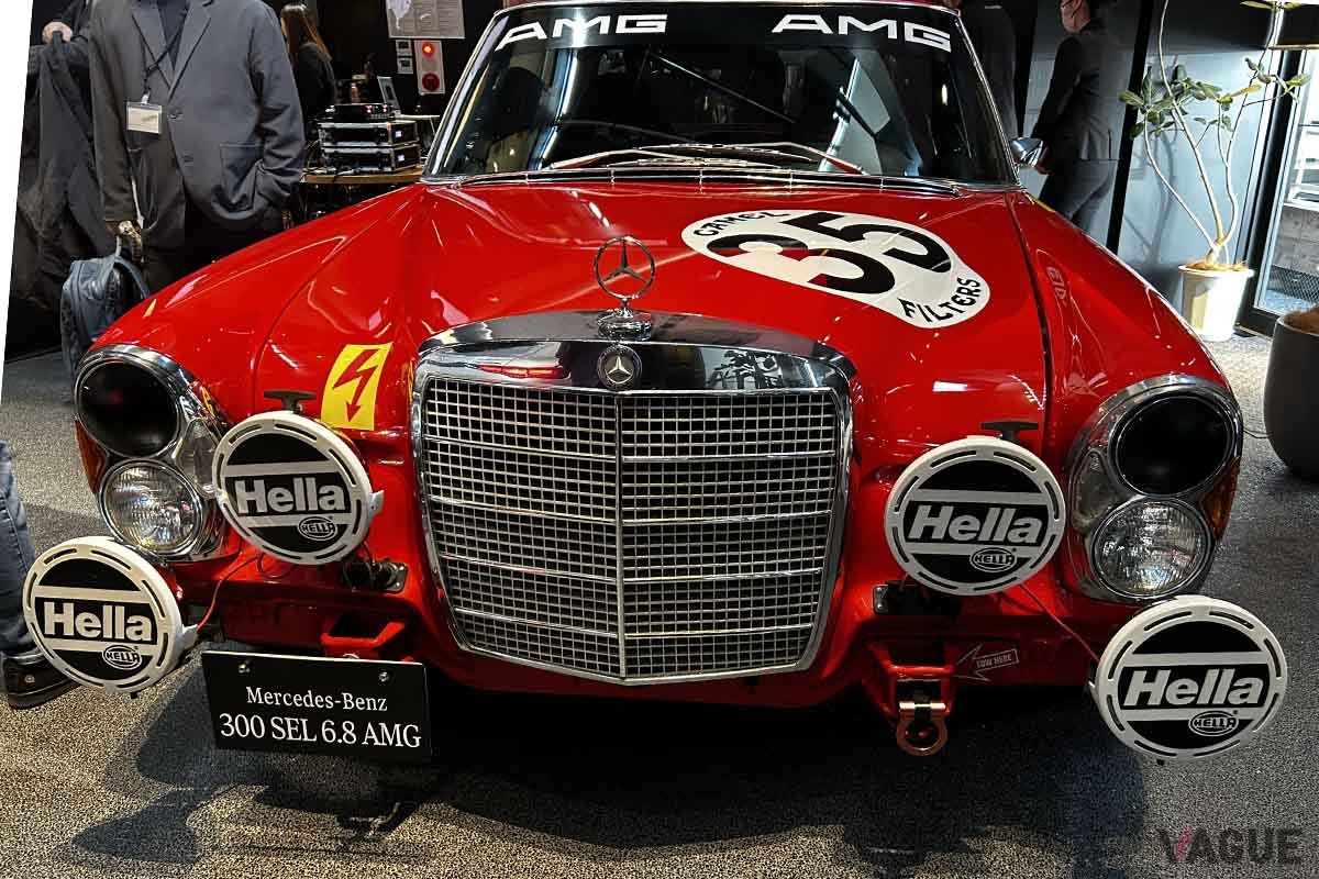 新型「メルセデスAMG GTクーペ」の発表会では1971年に登場した「AMG 300SEL 6.8」も展示されていた