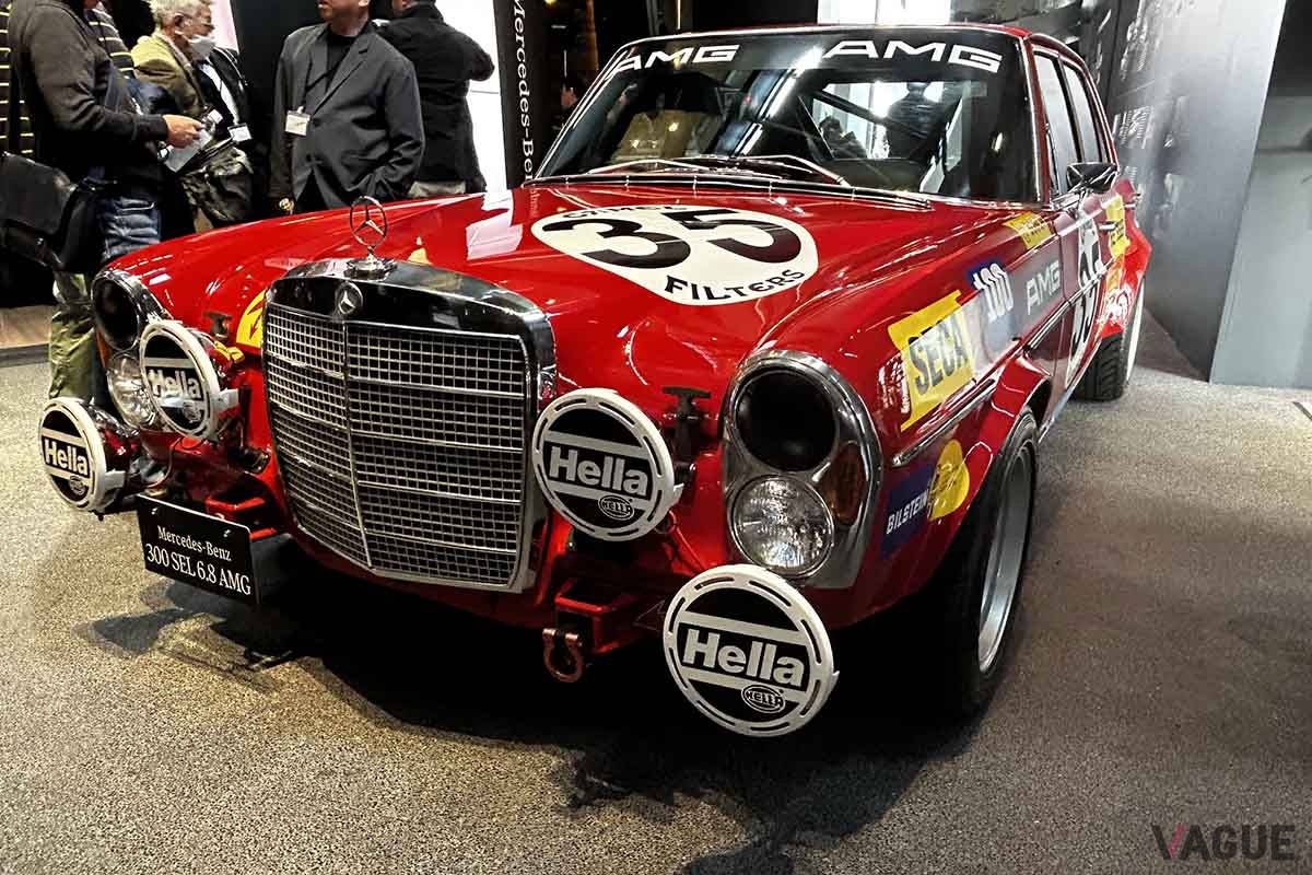新型「メルセデスAMG GTクーペ」の発表会では1971年に登場した「AMG 300SEL 6.8」も展示されていた