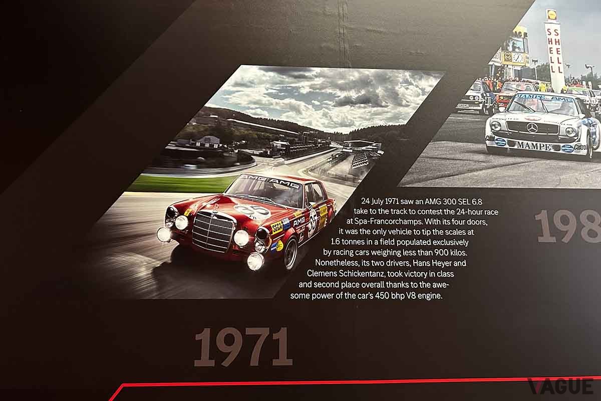 新型「メルセデスAMG GTクーペ」の発表会では1971年に登場した「AMG 300SEL 6.8」も展示されていた