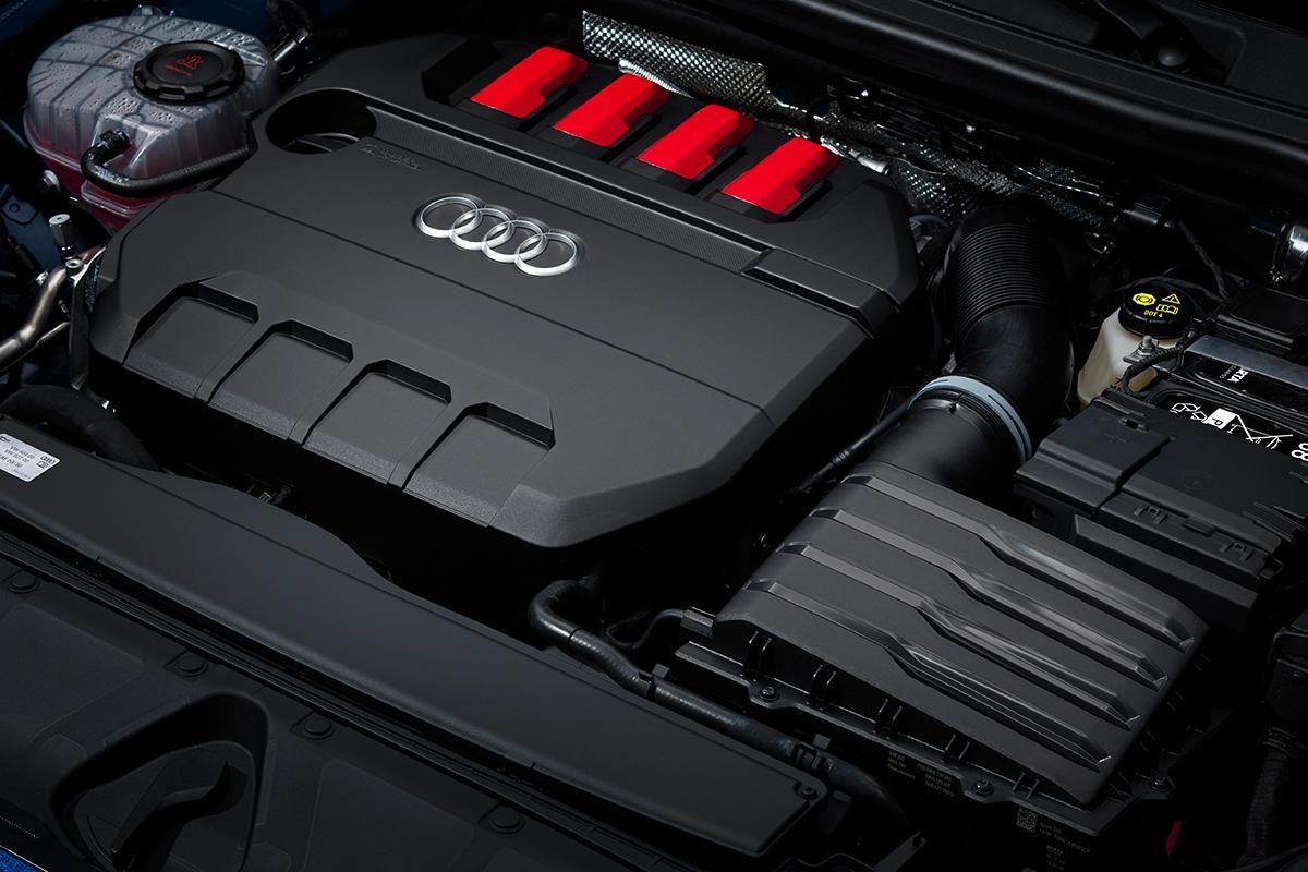 欧州で発表されたアウディ改良新型「S3」のエンジン