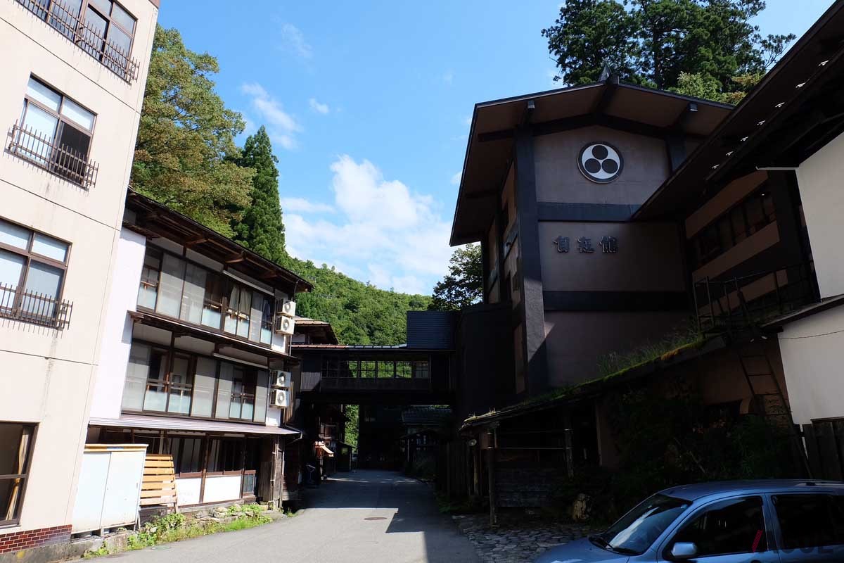 「栃尾又温泉 自在館」の外観