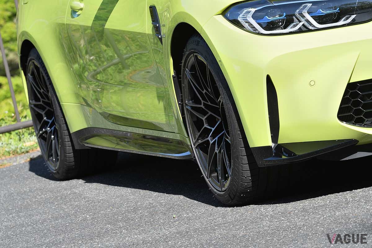 BMW「M4」。「最初の2000kmまではエンジン回転数を5500rpm以下で走行してください」と取り扱い説明書に書かれている