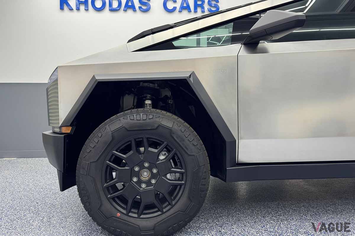 米国オークションに出品されたテスラ新型「サイバートラック」