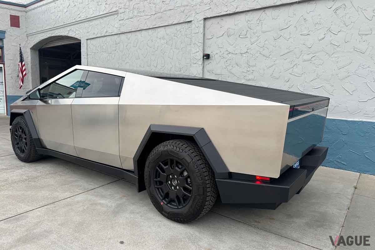 米国オークションに出品されたテスラ新型「サイバートラック」