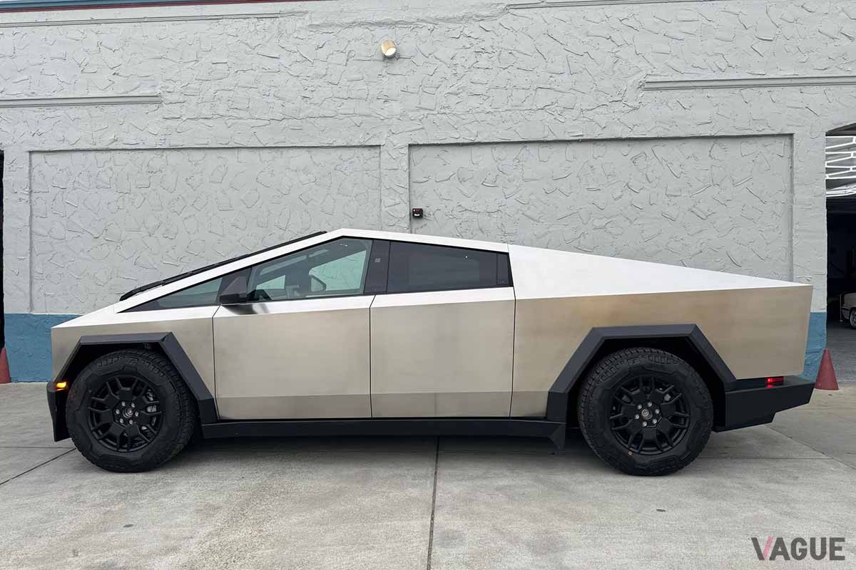 米国オークションに出品されたテスラ新型「サイバートラック」