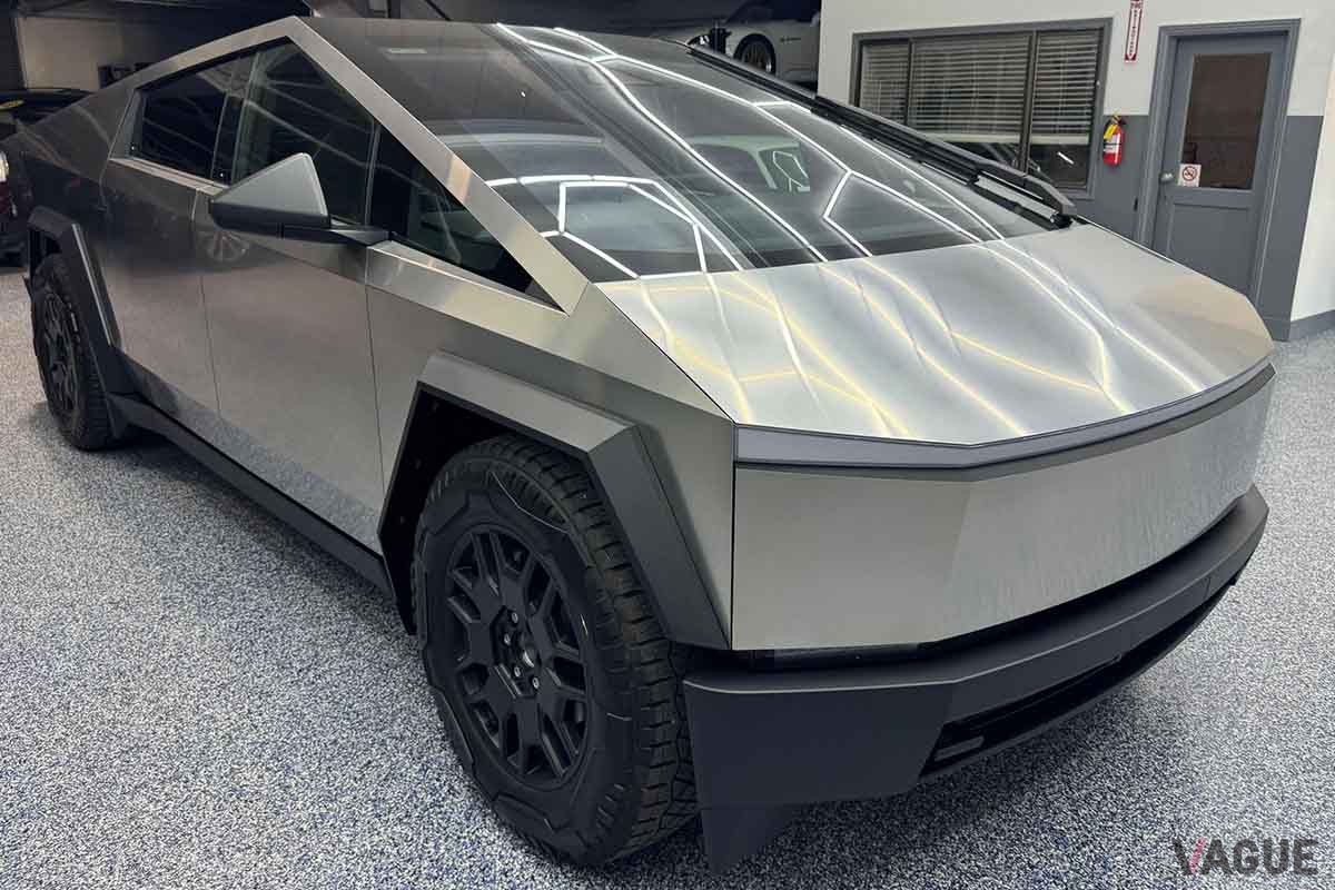 米国オークションに出品されたテスラ新型「サイバートラック」