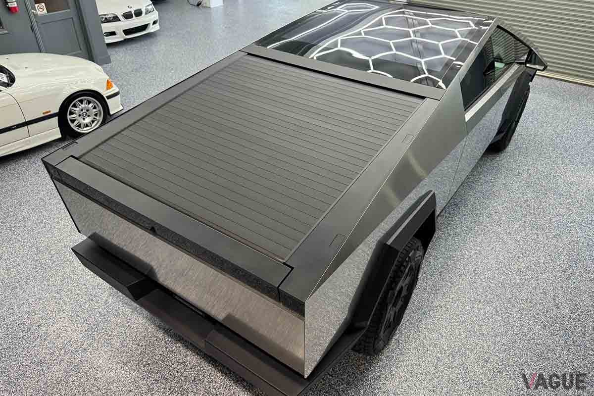 米国オークションに出品されたテスラ新型「サイバートラック」