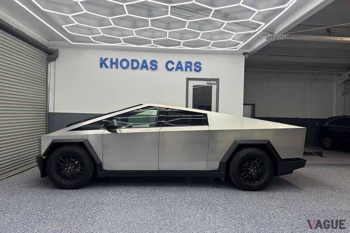 米国オークションに出品されたテスラ新型「サイバートラック」