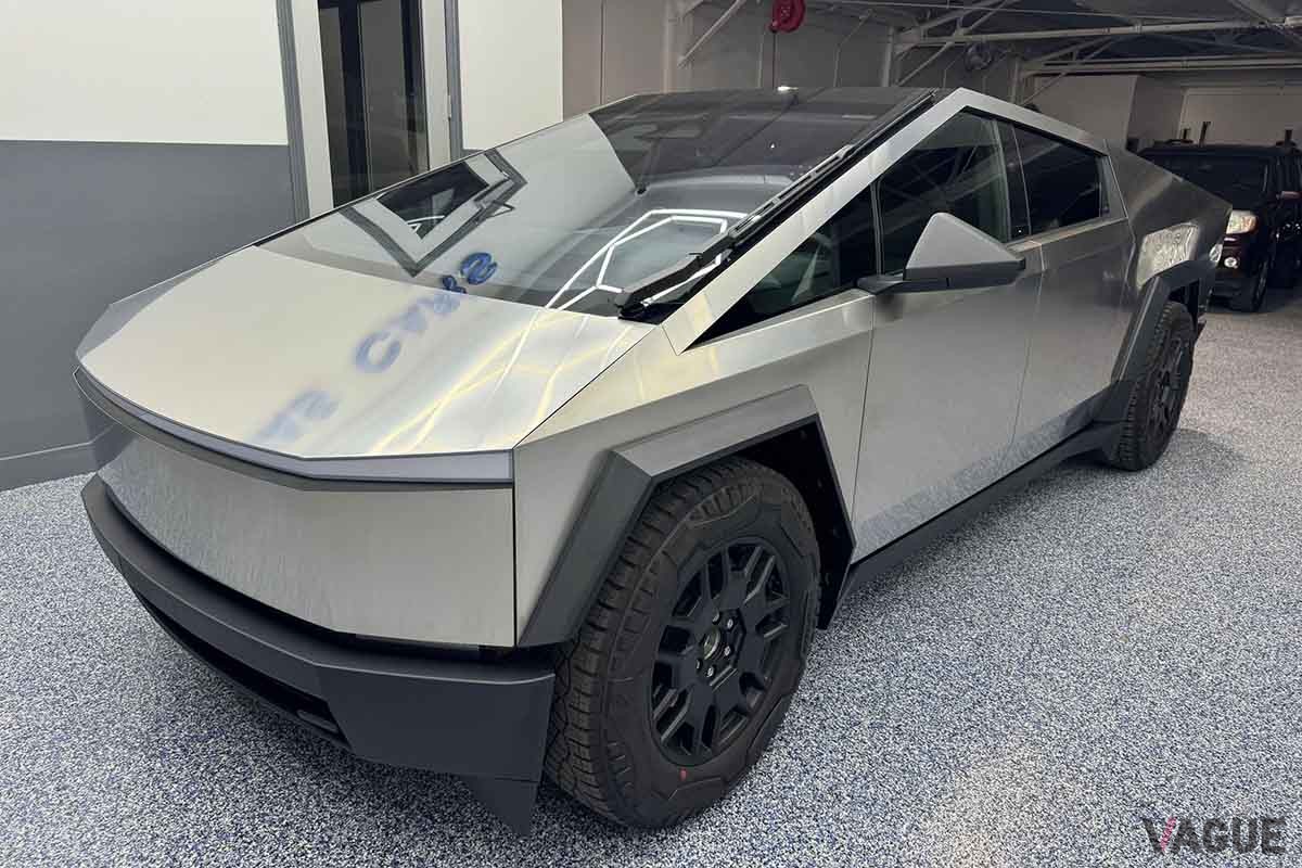 米国オークションに出品されたテスラ新型「サイバートラック」