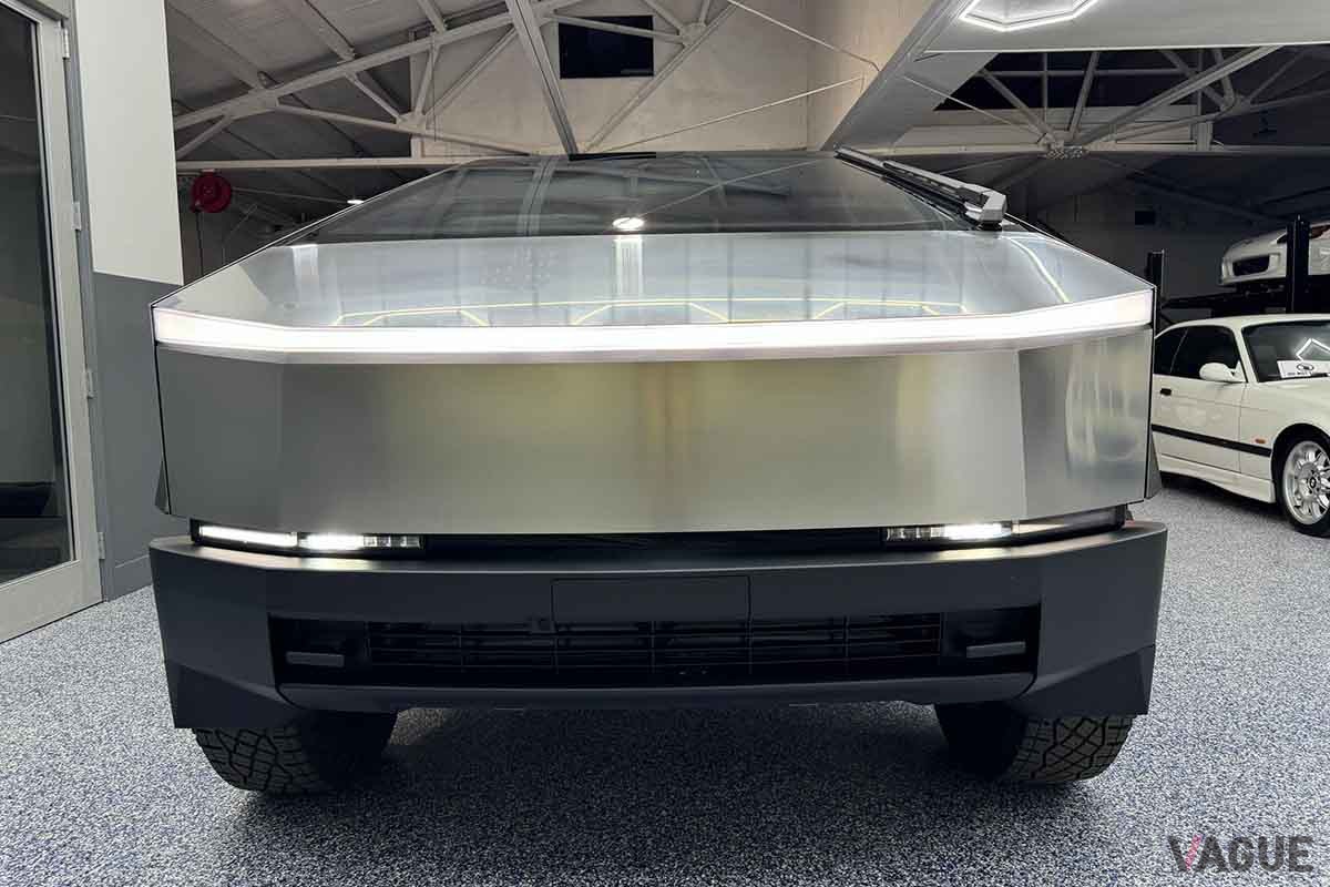 米国オークションに出品されたテスラ新型「サイバートラック」