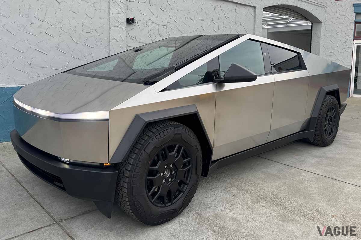 米国オークションに出品されたテスラ新型「サイバートラック」