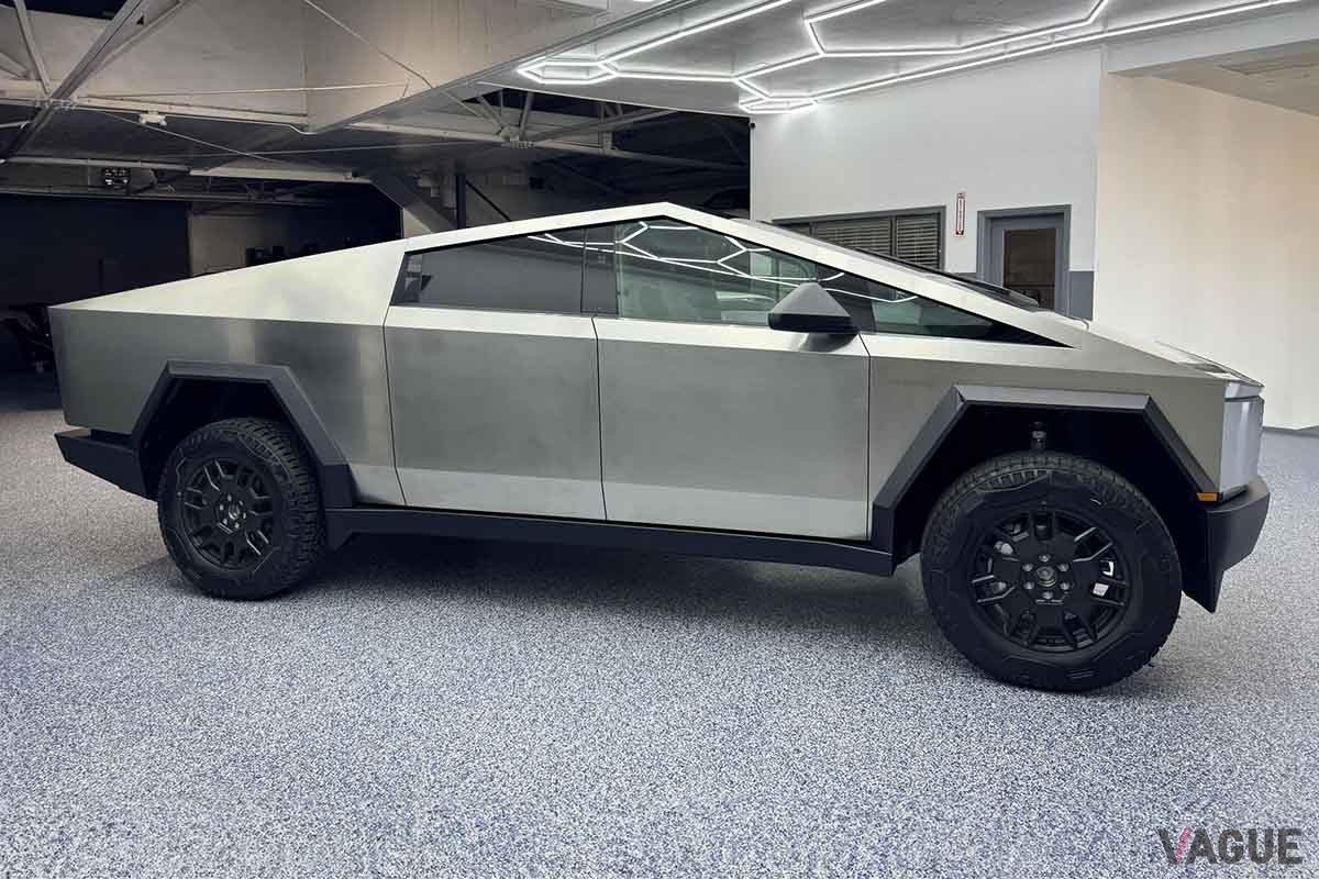 米国オークションに出品されたテスラ新型「サイバートラック」