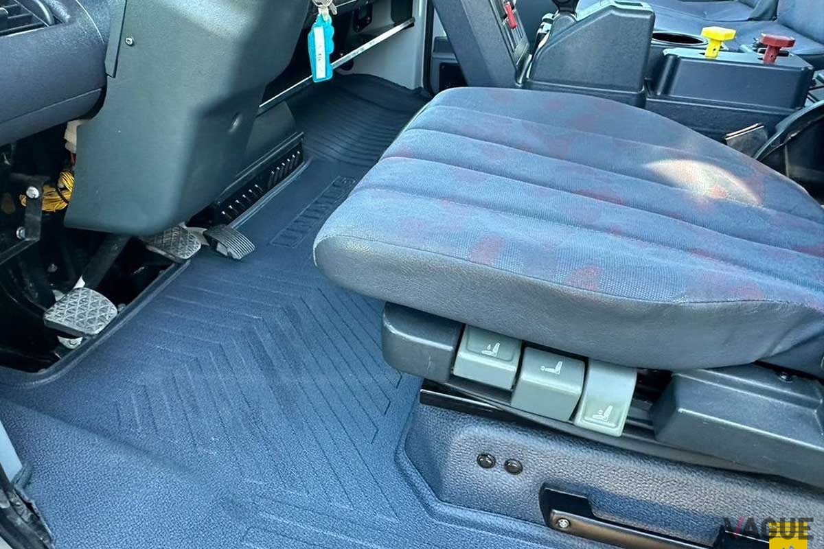 米国オークションに登場したウニモグ「U500 6×6」のインテリア