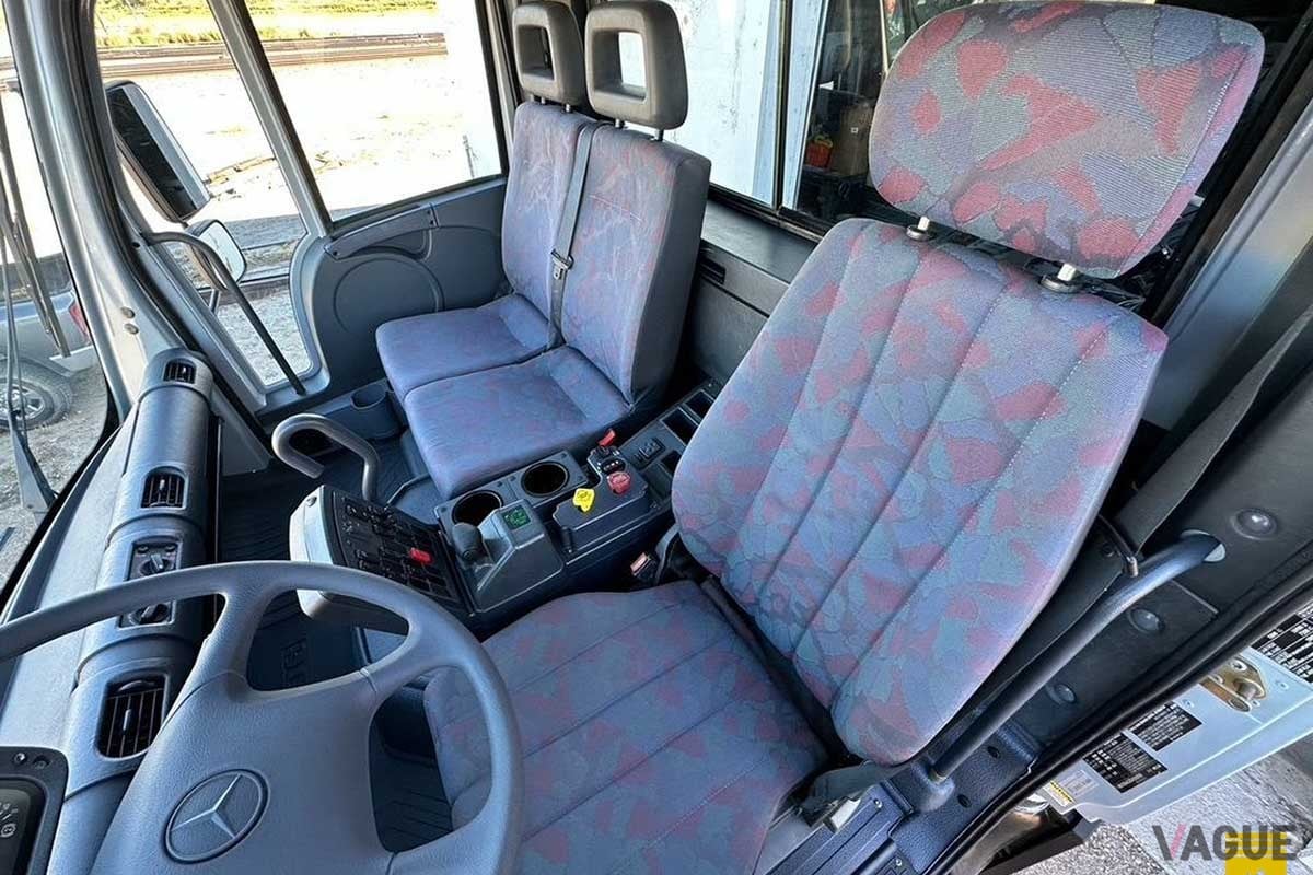 米国オークションに登場したウニモグ「U500 6×6」のインテリア