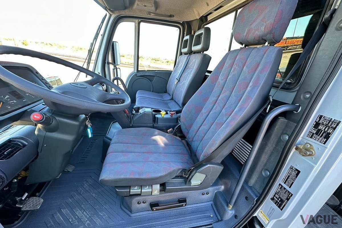 米国オークションに登場したウニモグ「U500 6×6」のインテリア