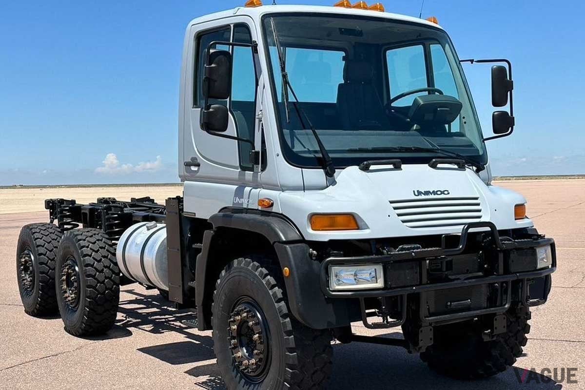 米国オークションに登場したウニモグ「U500 6×6」。6輪駆動だ