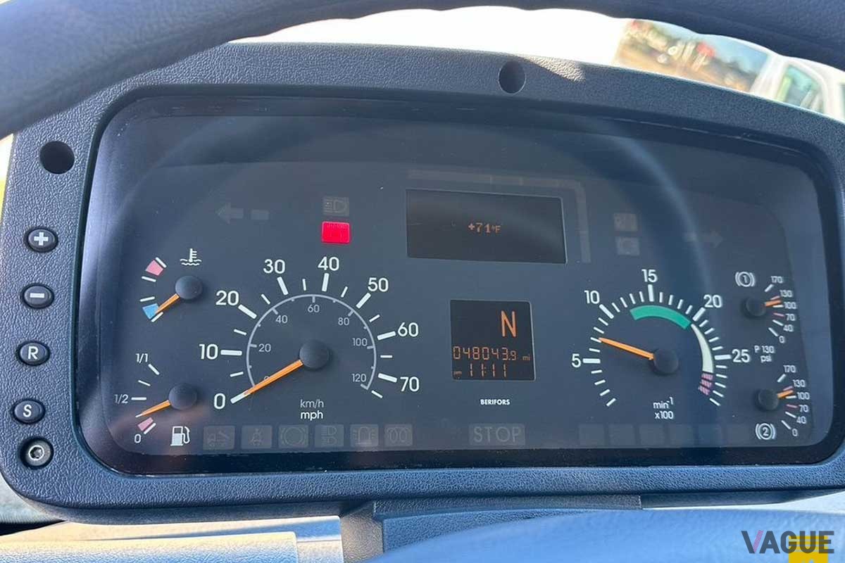 米国オークションに登場したウニモグ「U500 6×6」のインテリア