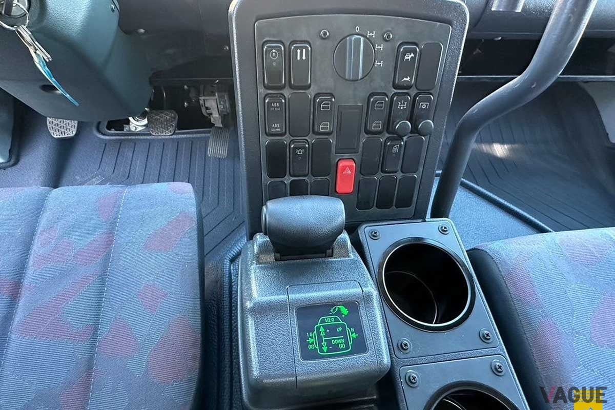 米国オークションに登場したウニモグ「U500 6×6」のインテリア