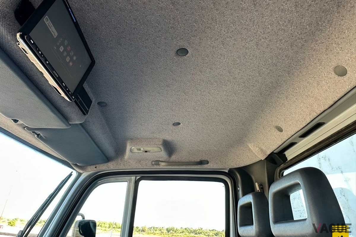 米国オークションに登場したウニモグ「U500 6×6」のインテリア