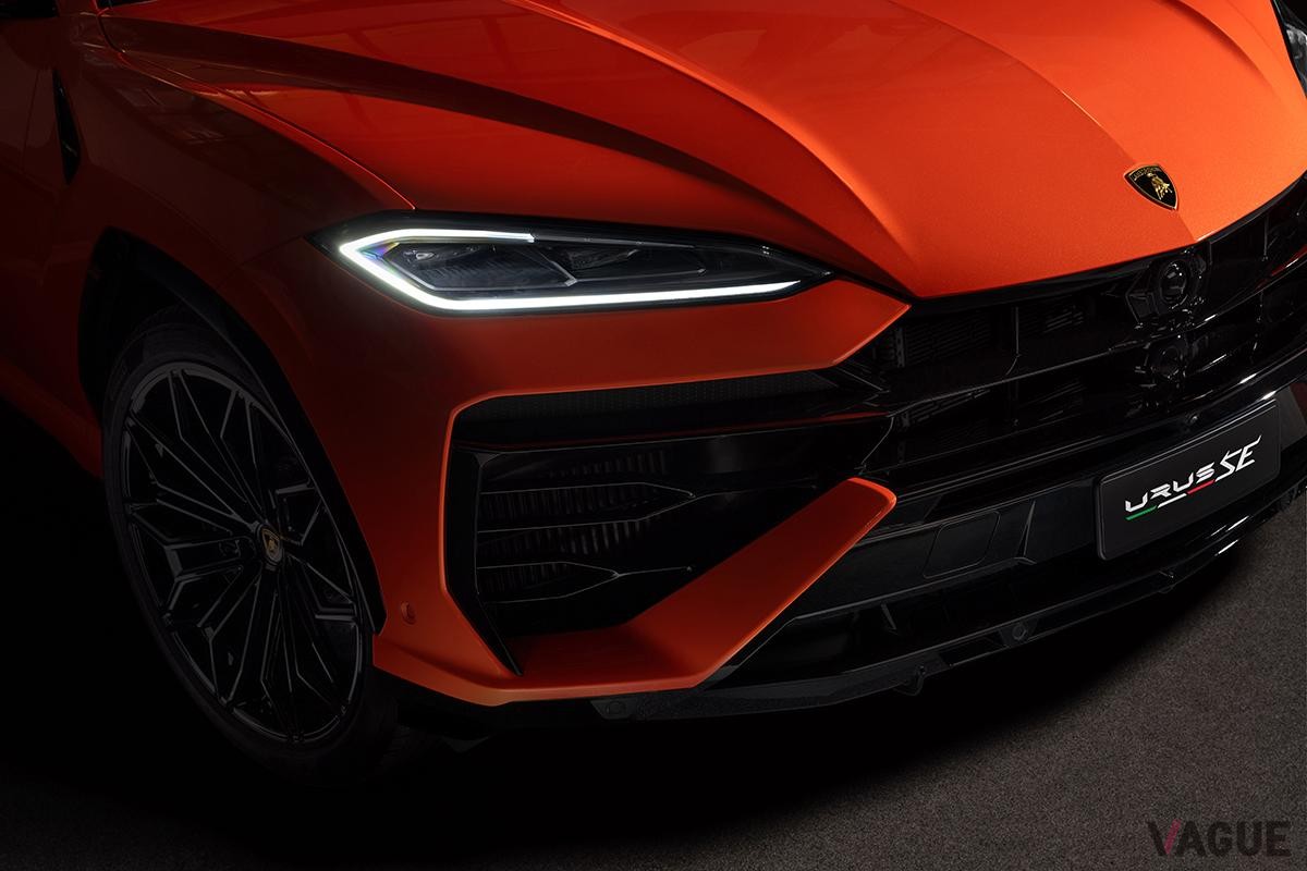 北京モーターショーで世界初公開されたランボルギーニ新型「ウルスSE」のインテリア