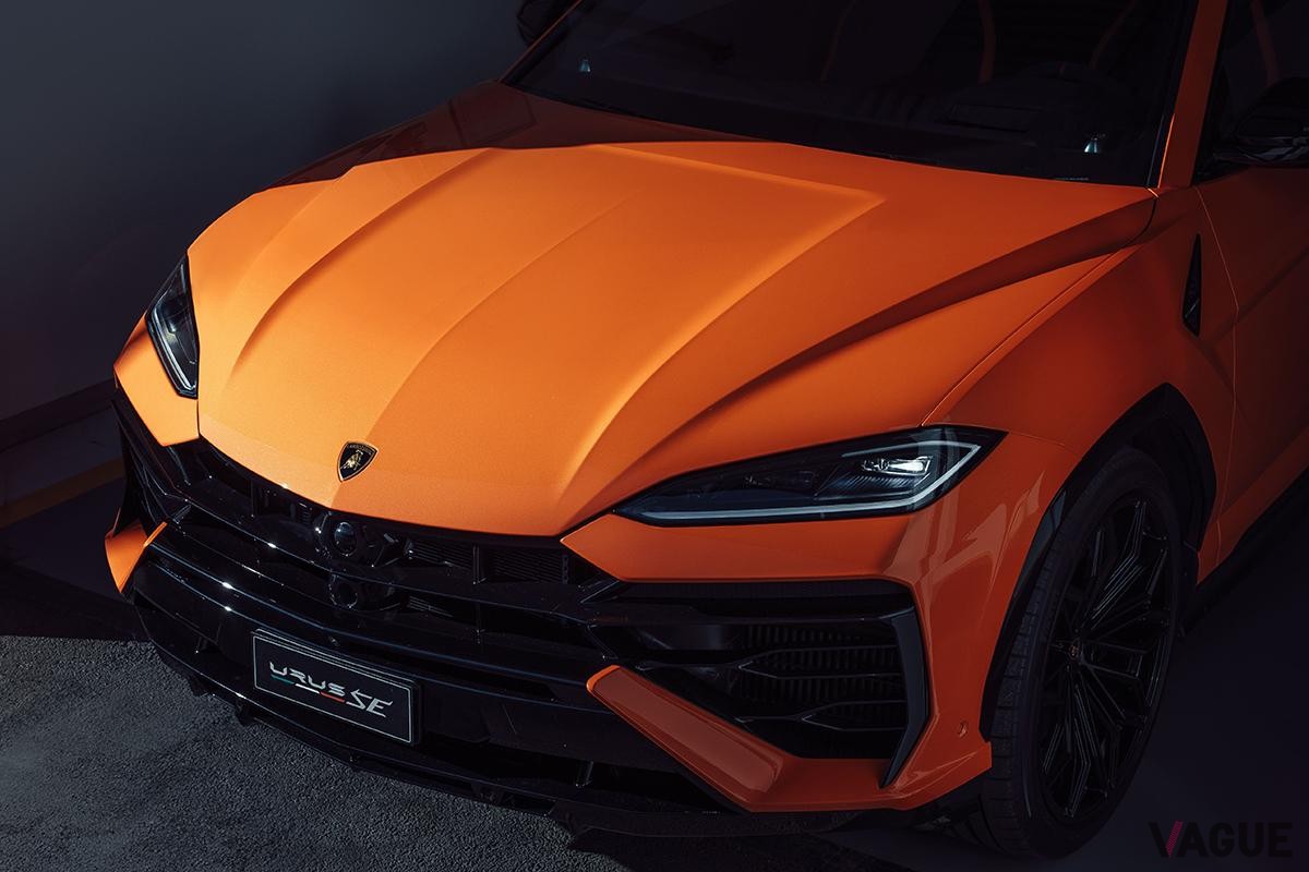 北京モーターショーで世界初公開されたランボルギーニ「ウルス」のPHEV新型「ウルスSE」