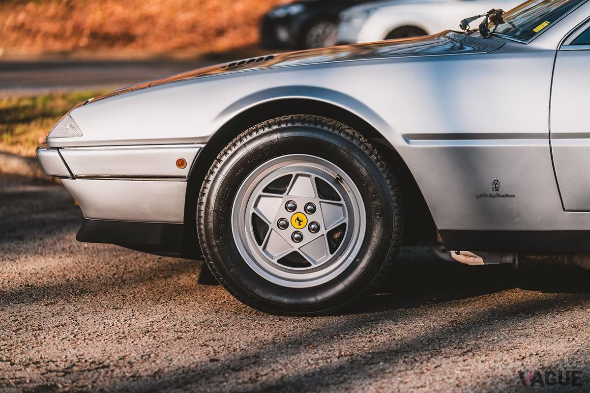 英国のオークションに登場した1989年式フェラーリ「412」