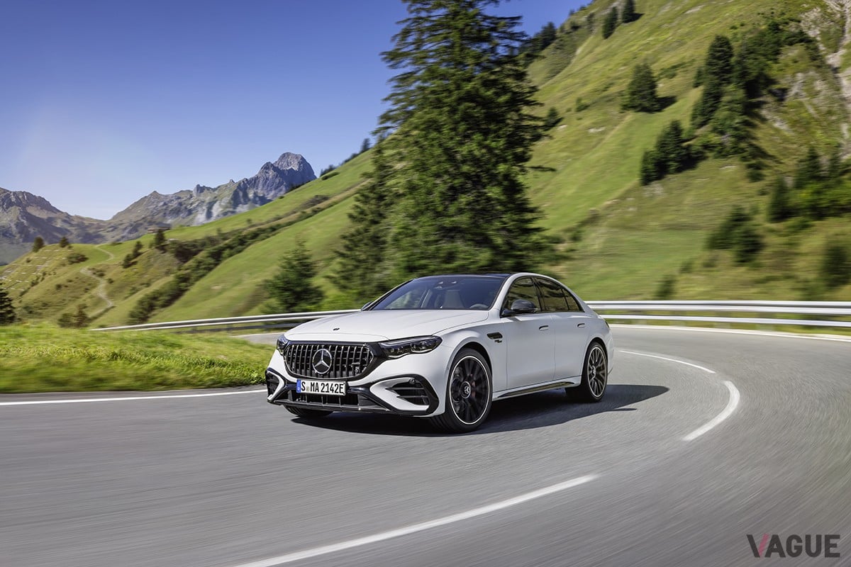 欧州で発売された新型メルセデスAMG「E53ハイブリッド4MATIC＋」セダン