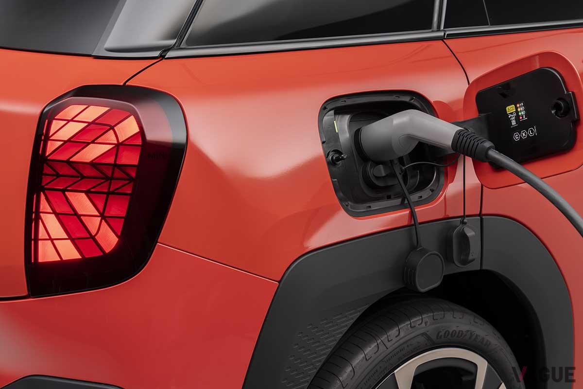 世界初公開された新型「ミニ・エースマン」