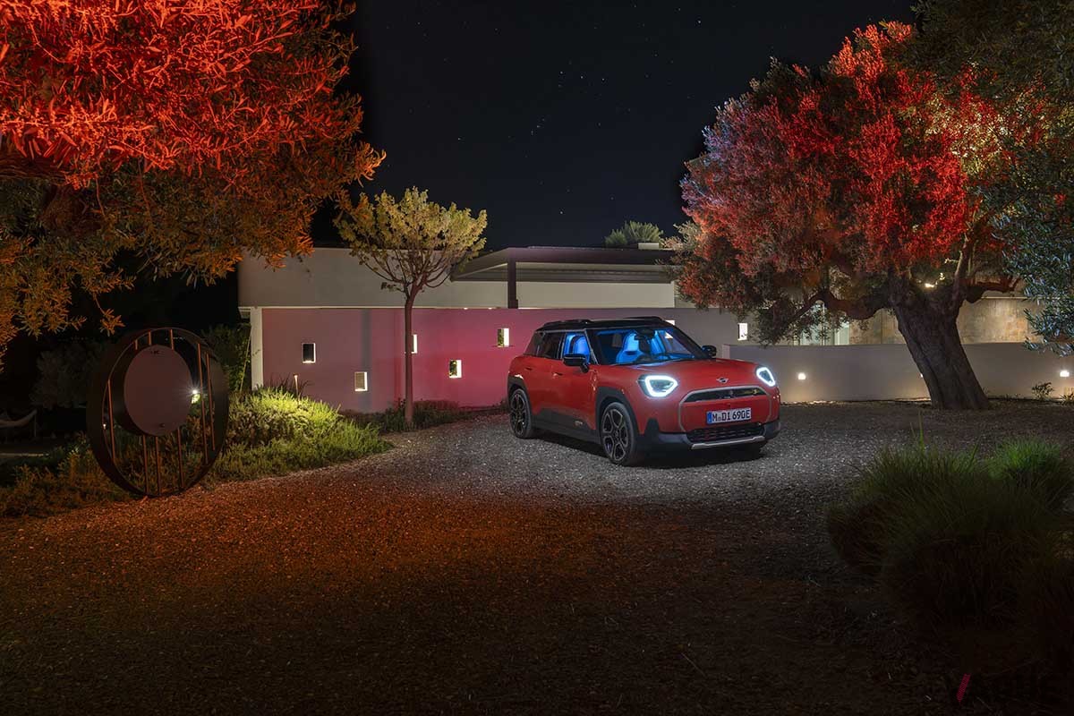 世界初公開された新型「ミニ・エースマン」