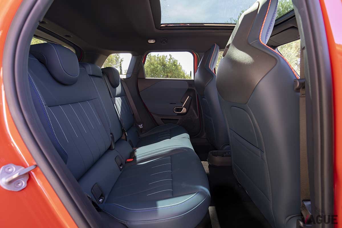 世界初公開された新型「ミニ・エースマン」のインテリア