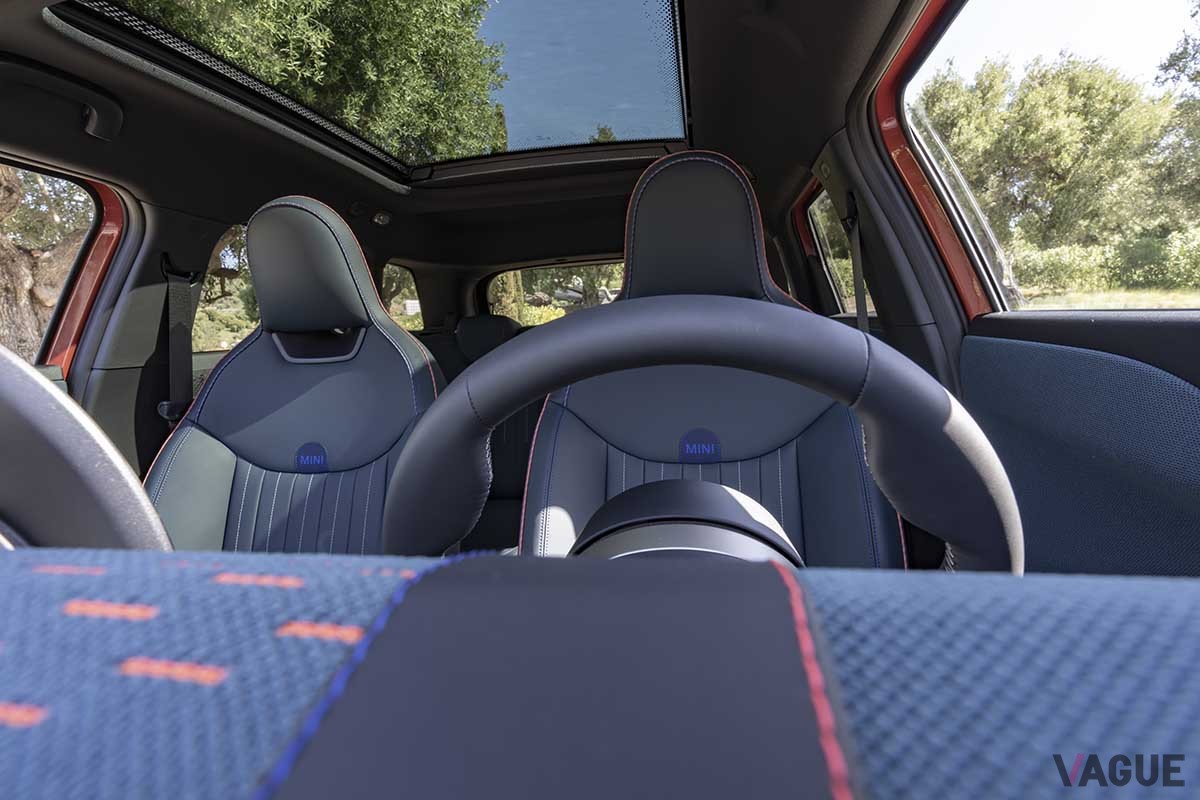 世界初公開された新型「ミニ・エースマン」のインテリア