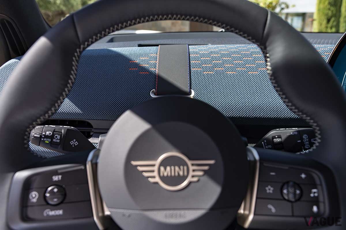 世界初公開された新型「ミニ・エースマン」のインテリア