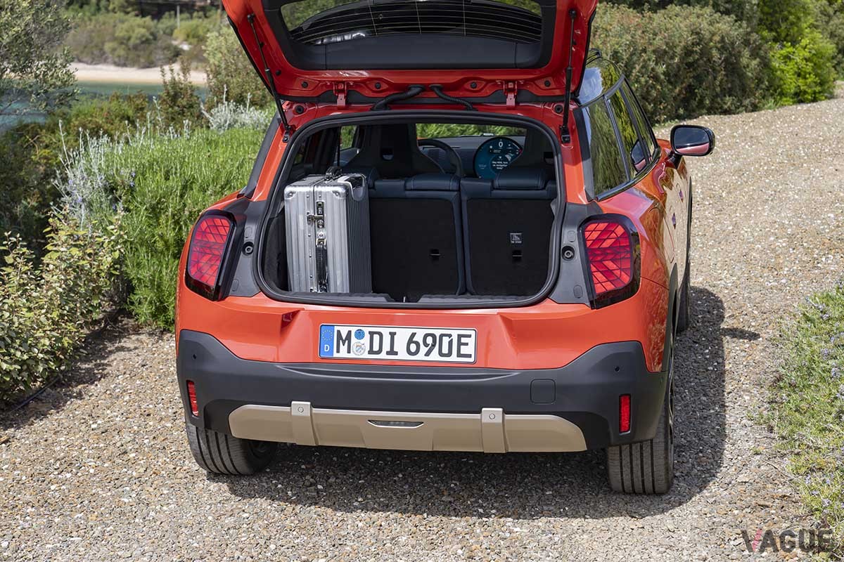 世界初公開された新型「ミニ・エースマン」のインテリア