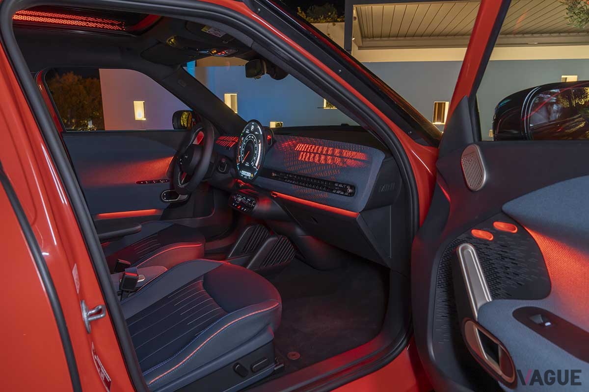 世界初公開された新型「ミニ・エースマン」のインテリア