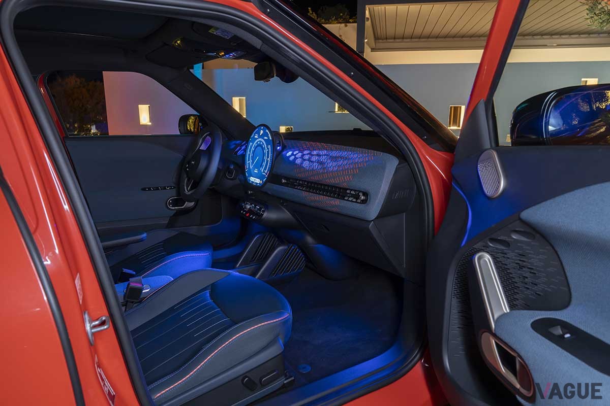 世界初公開された新型「ミニ・エースマン」のインテリア