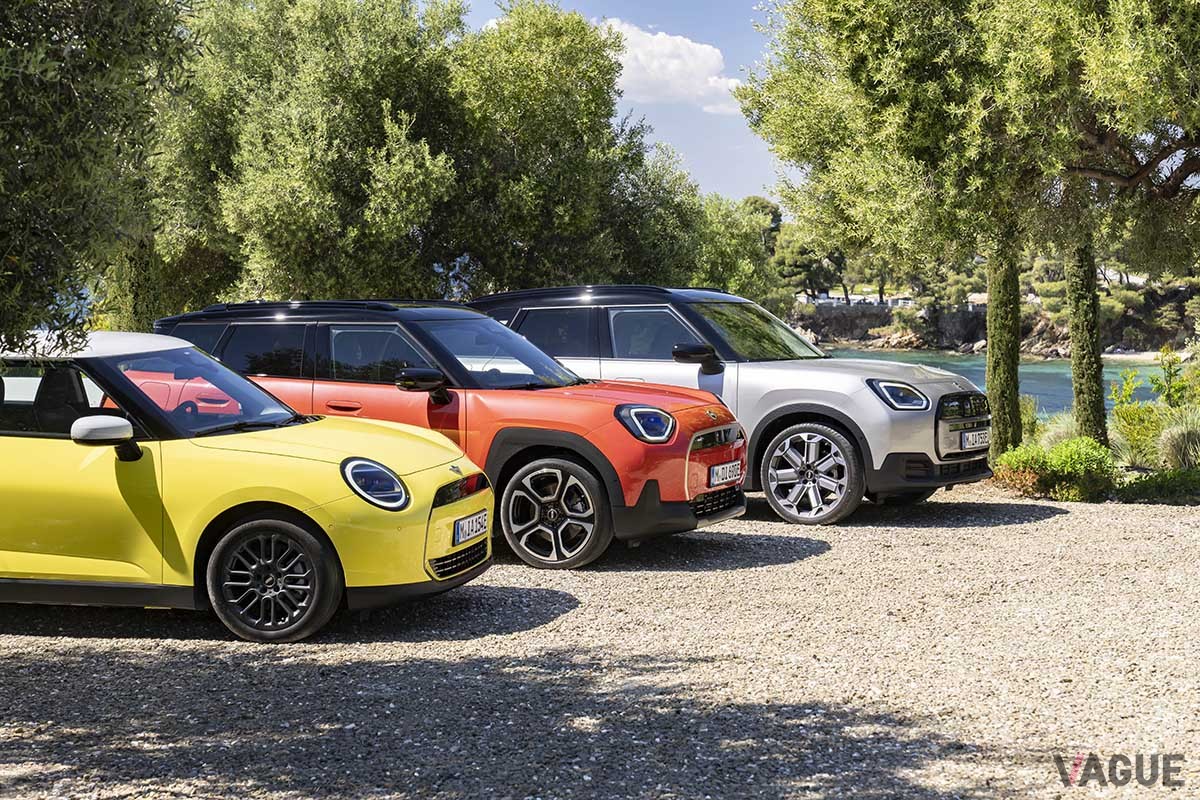 新世代ミニ。手前から「ミニ・クーパー3ドア」「ミニ・エースマン」「ミニ・カントリーマン」