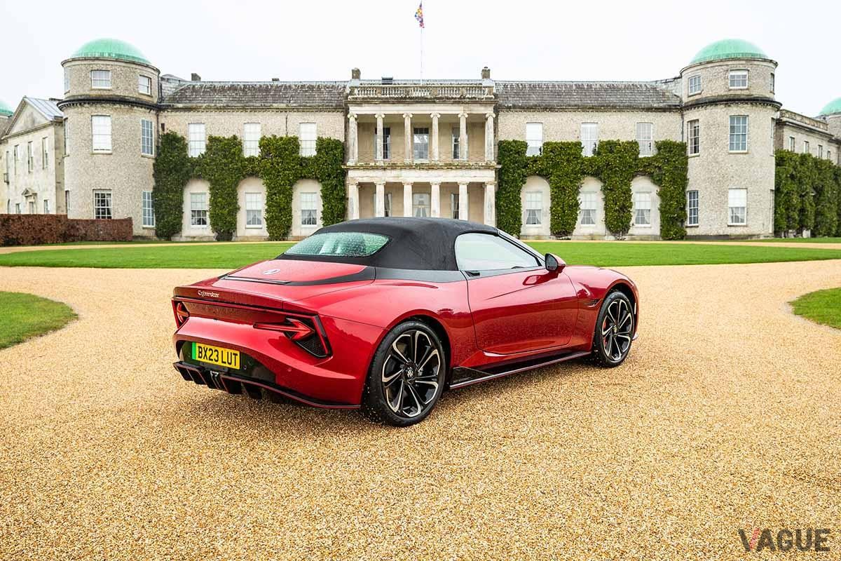 英国で受注開始されたMGの新型EVスポーツカー「サイバースター」