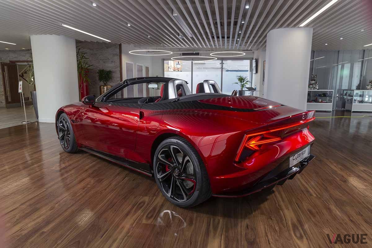 英国で受注開始されたMGの新型EVスポーツカー「サイバースター」