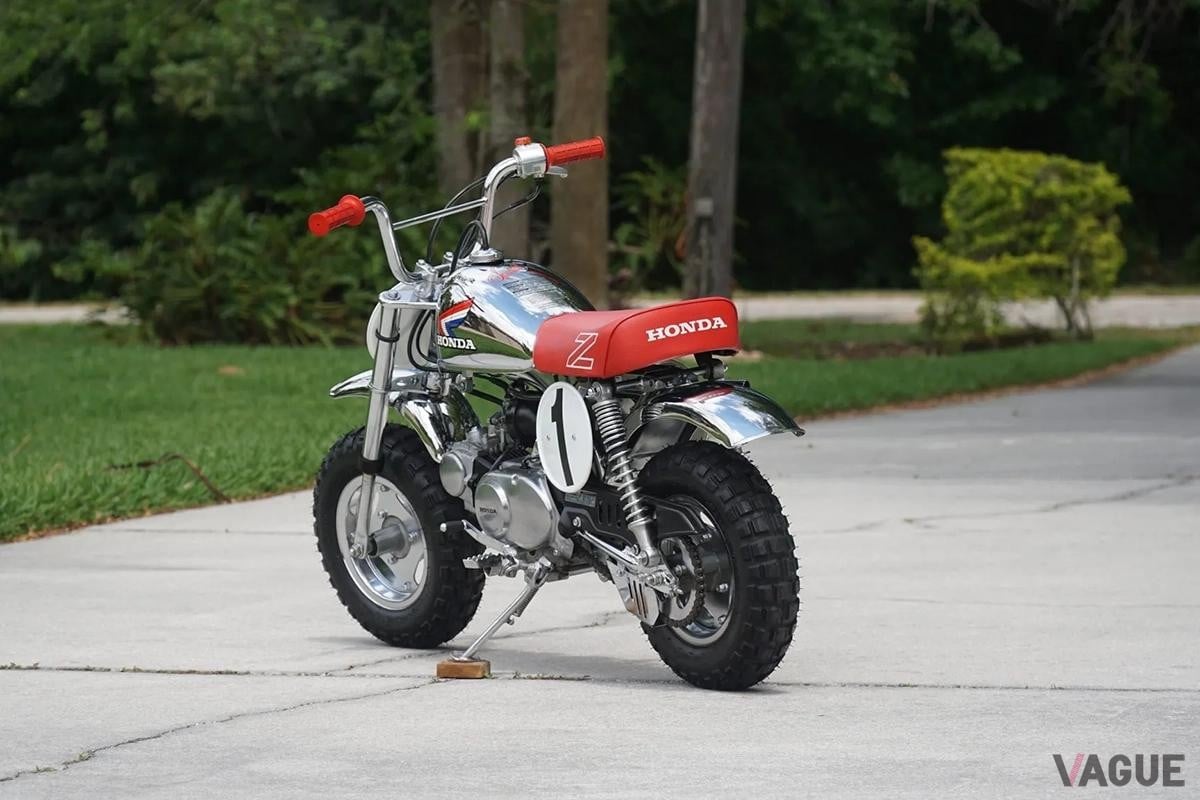 米国オークションに登場した1986年製の限定車、ホンダ「モンキー Z50RDクリスマススペシャル」