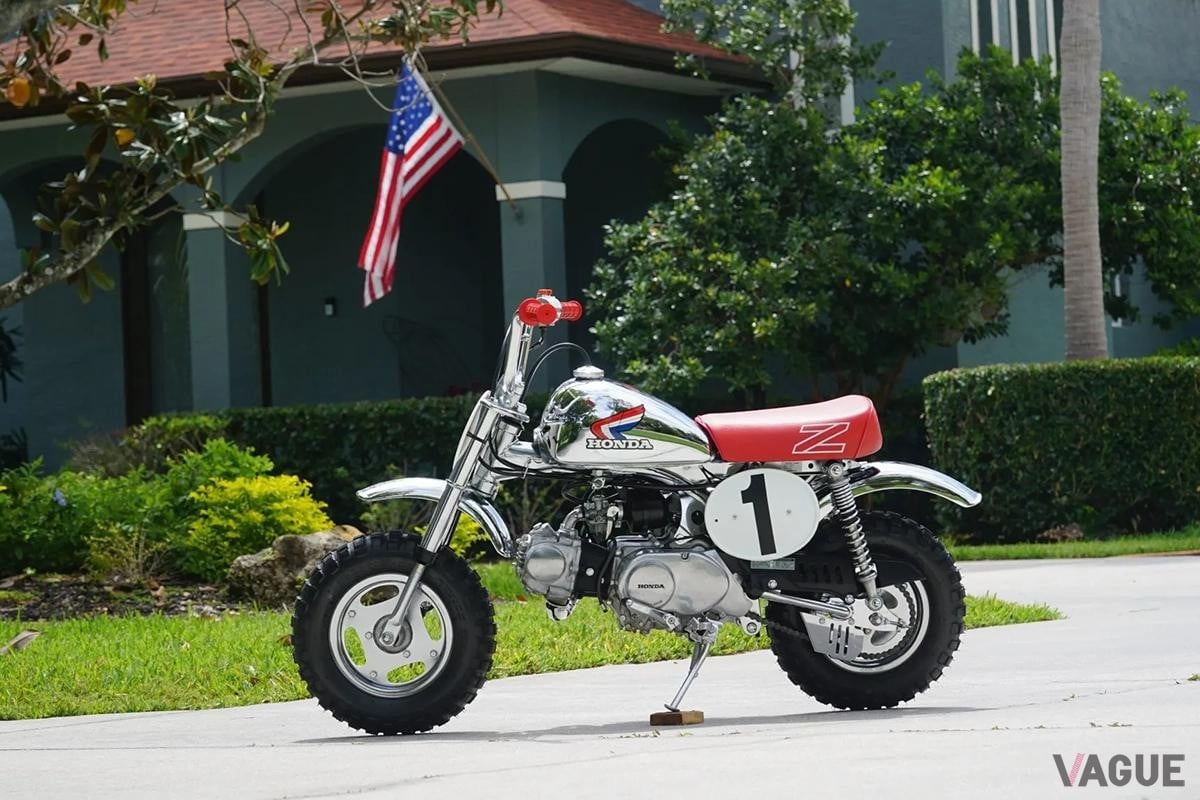 米国オークションに登場した1986年製の限定車、ホンダ「モンキー Z50RDクリスマススペシャル」