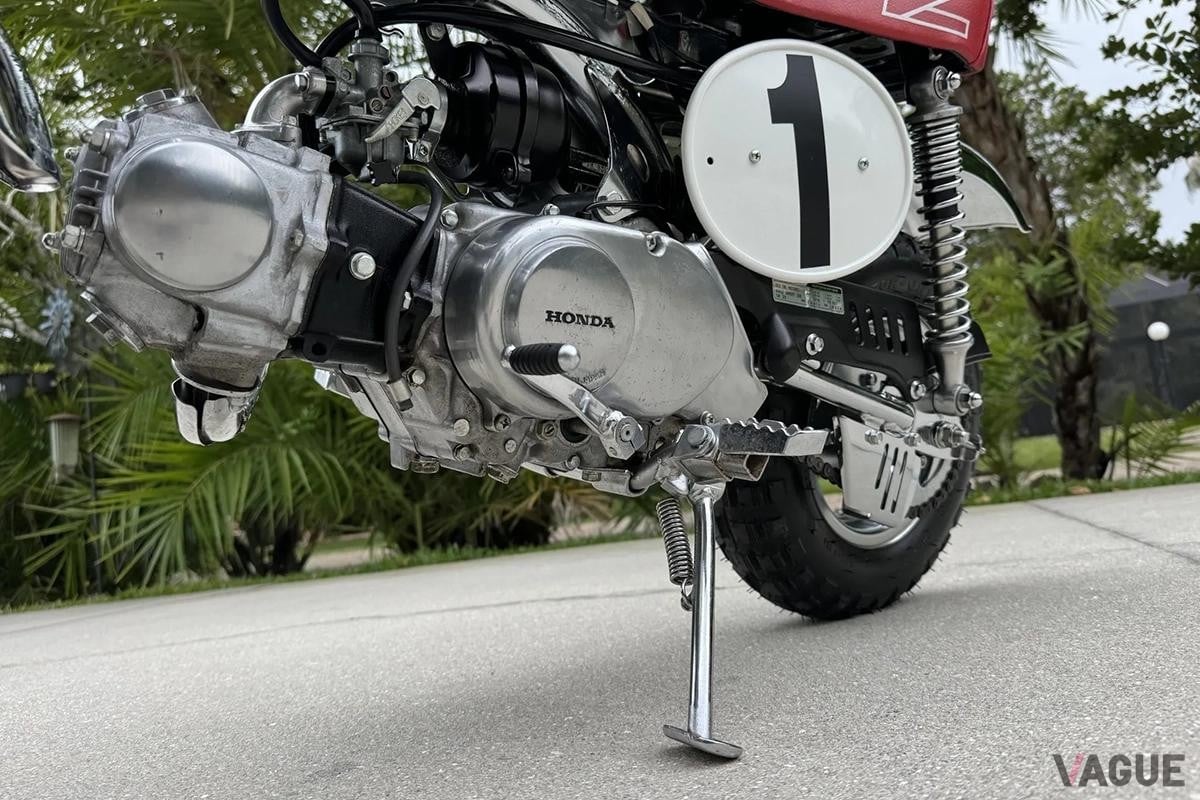 米国オークションに登場した1986年製の限定車、ホンダ「モンキー Z50RDクリスマススペシャル」