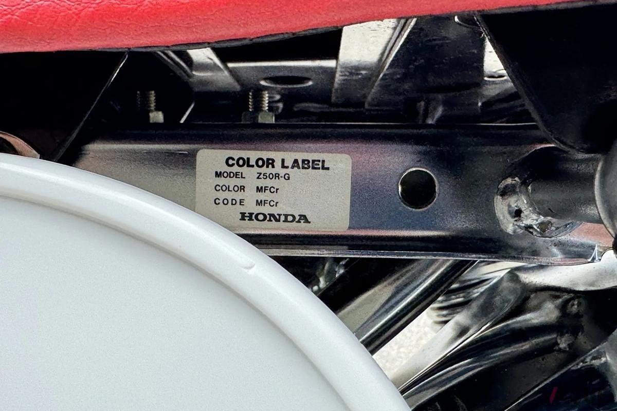 米国オークションに登場した1986年製の限定車、ホンダ「モンキー Z50RDクリスマススペシャル」