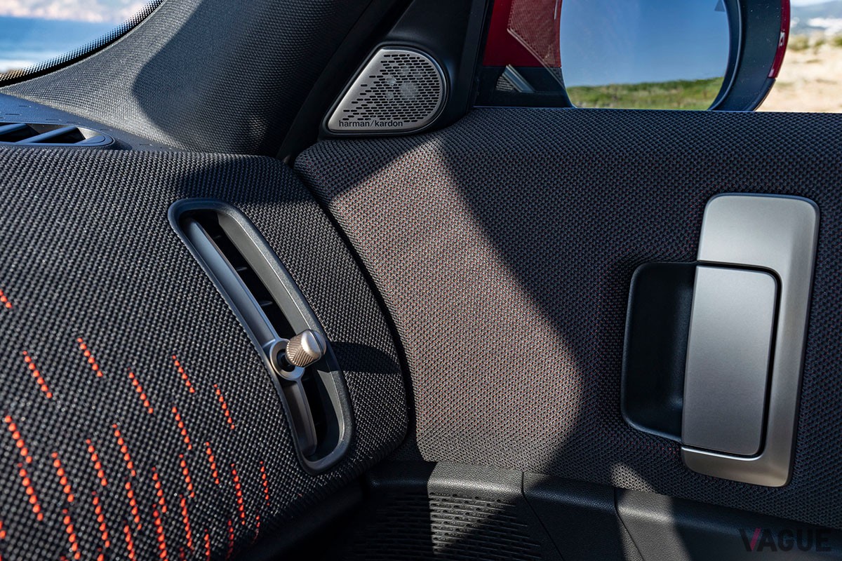 アクセル操作に即応するレスポンスのよさなど、俊敏な走りに思わず気分が弾む新型「ミニ・ジョンクーパーワークス カントリーマンALL4」