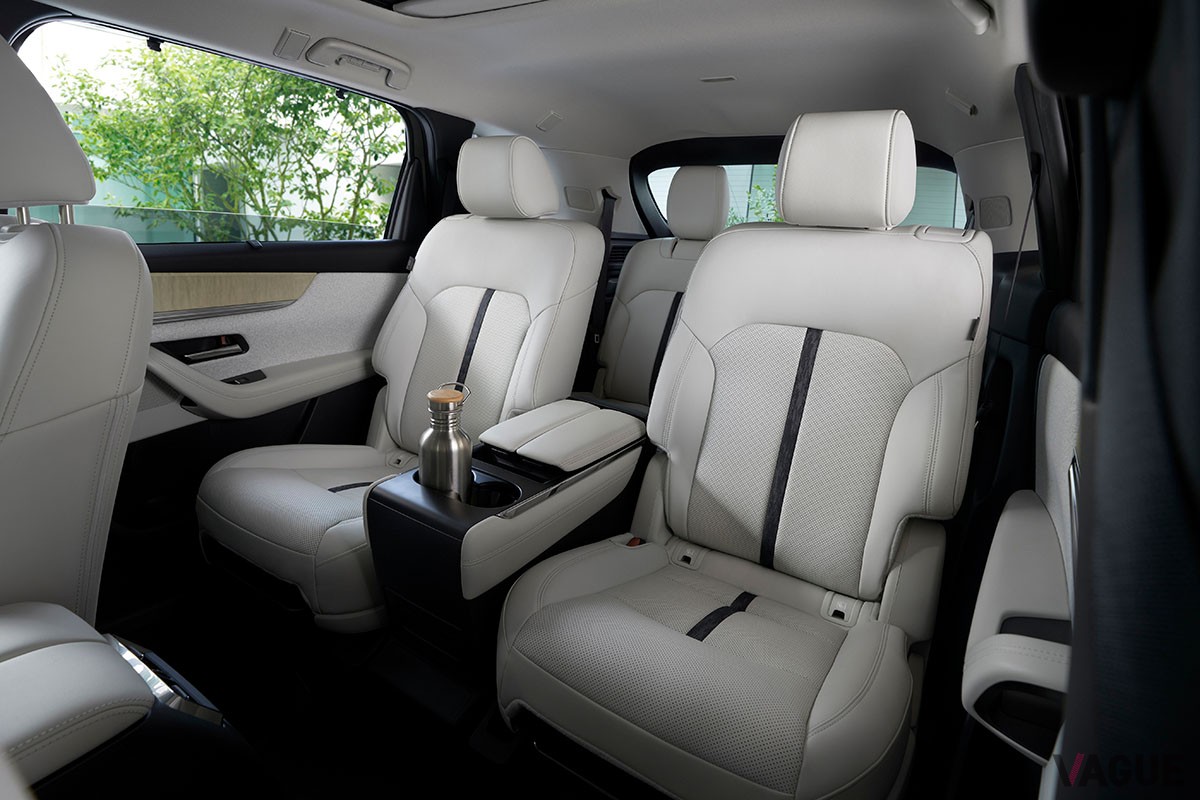 欧州マツダが世界初公開した3列シートを備えた新型クロスオーバーSUV「CX-80」