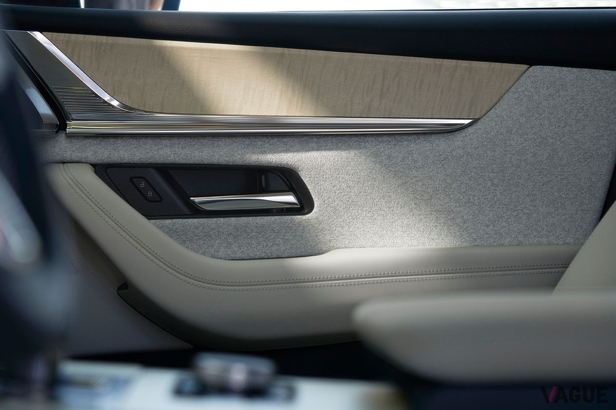 欧州マツダが世界初公開した3列シートを備えた新型クロスオーバーSUV「CX-80」