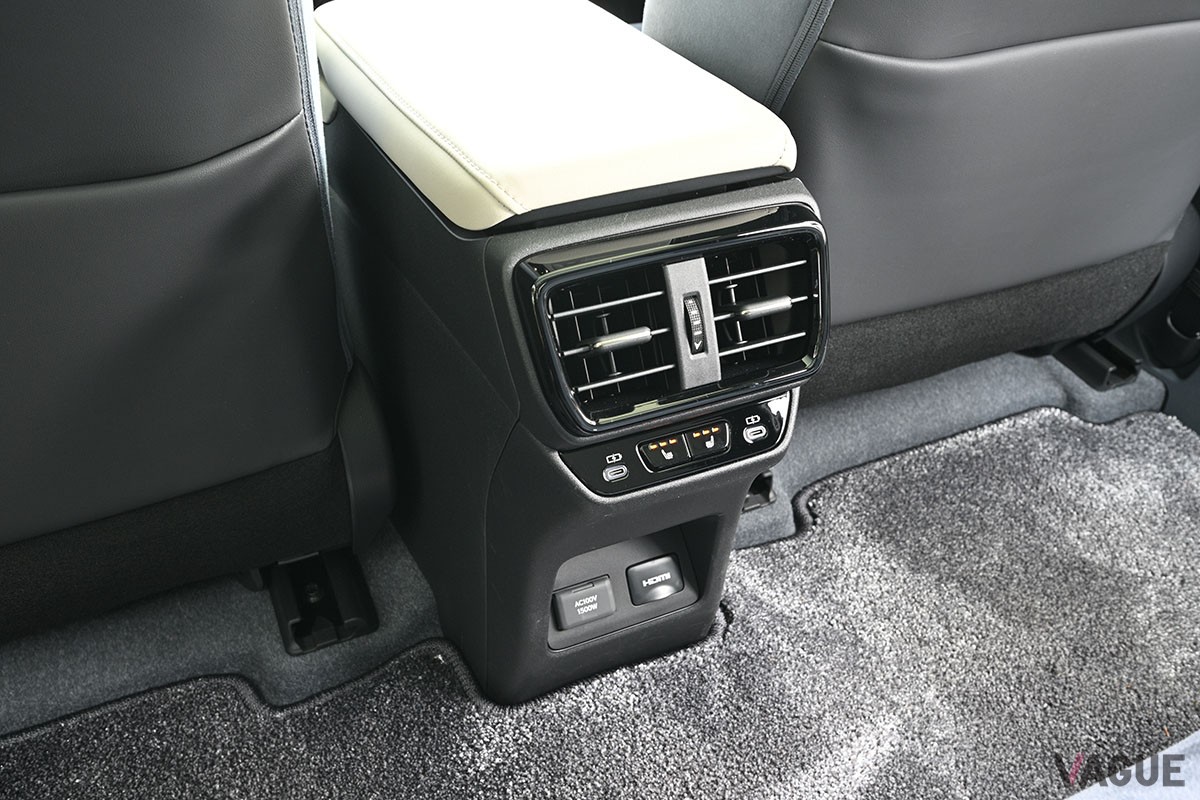 軽さによる軽快な走りや長い航続距離など、上級モデルにはない独自の魅力を獲得したレクサス「RZ」のエントリー仕様「RZ300e」